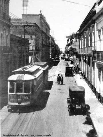 Tranvía con vagón de primera y segunda