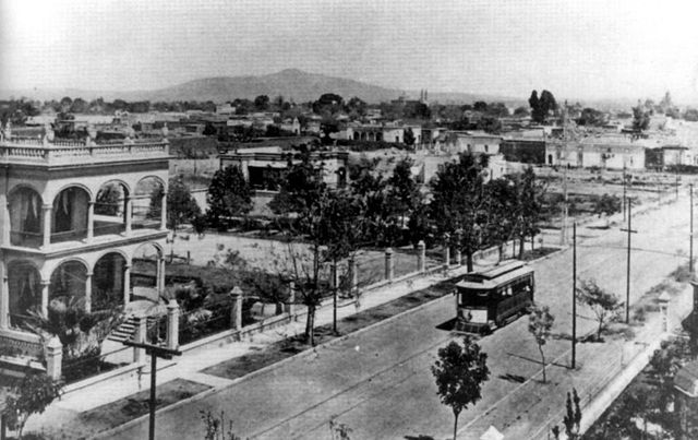 Tranvía por calle Hidalgo